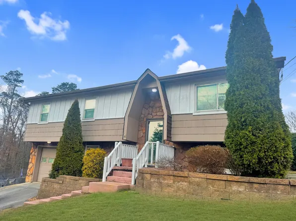 1505 N Chester Rd, Hixson, TN 37343