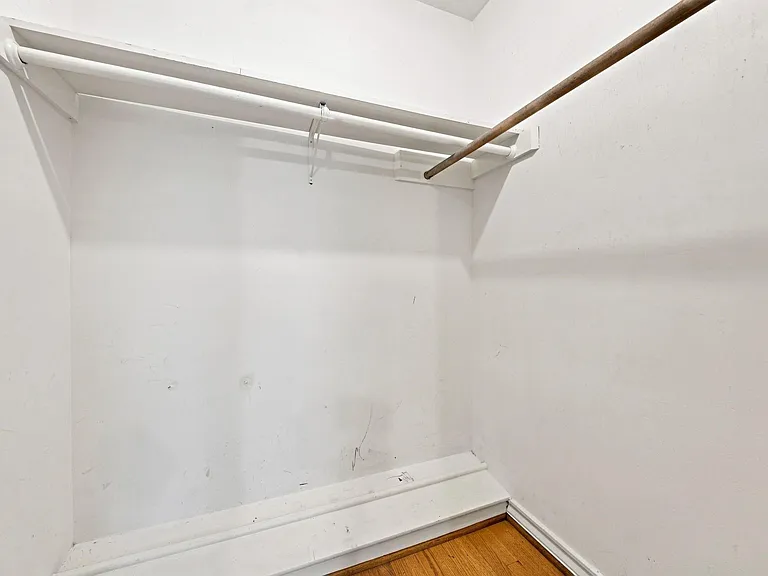 914 Martha St — Photo 20