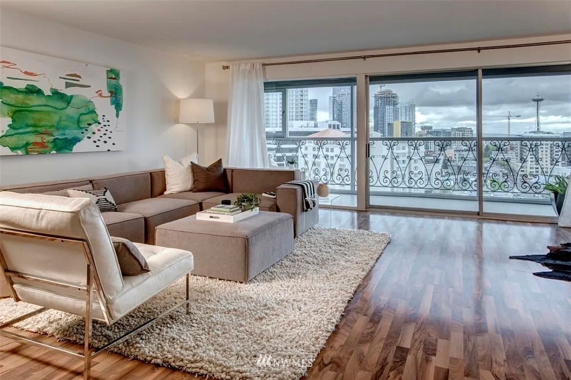 3 bed, 1440 sqft, $3,900 — Photo 1