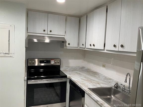 4th image of 999 Brickell Bay Dr APT 1407