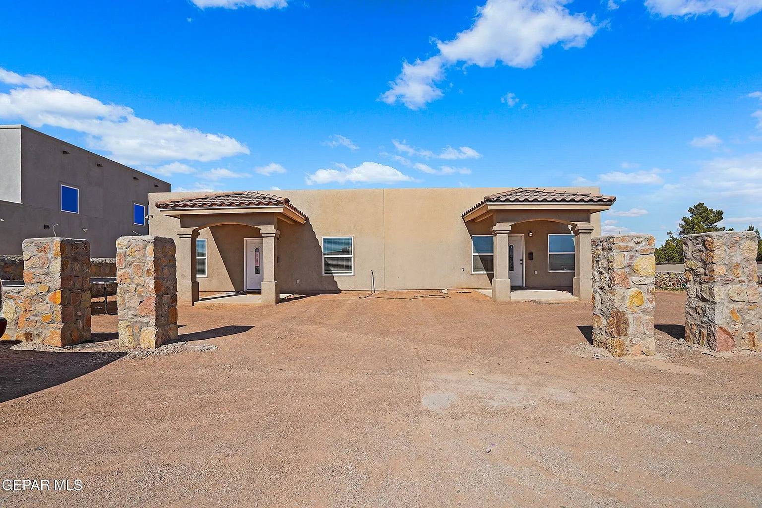 14981 Vechot Drive - A — Photo 2