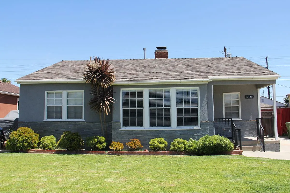 3 bed, 1.5 bath, 1096 sqft, $4,500 — Photo 1