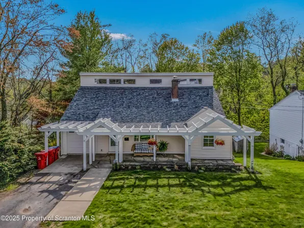 208 Beynon Dr, Clarks Summit, PA 18411