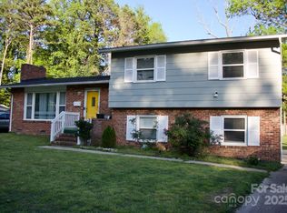 920 Squirrel Hill Rd, Charlotte, NC 28213