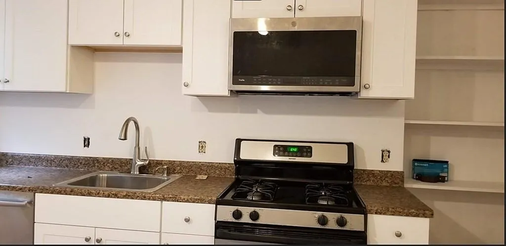 5 bed, 2.5 bath, $8,500 — Photo 1
