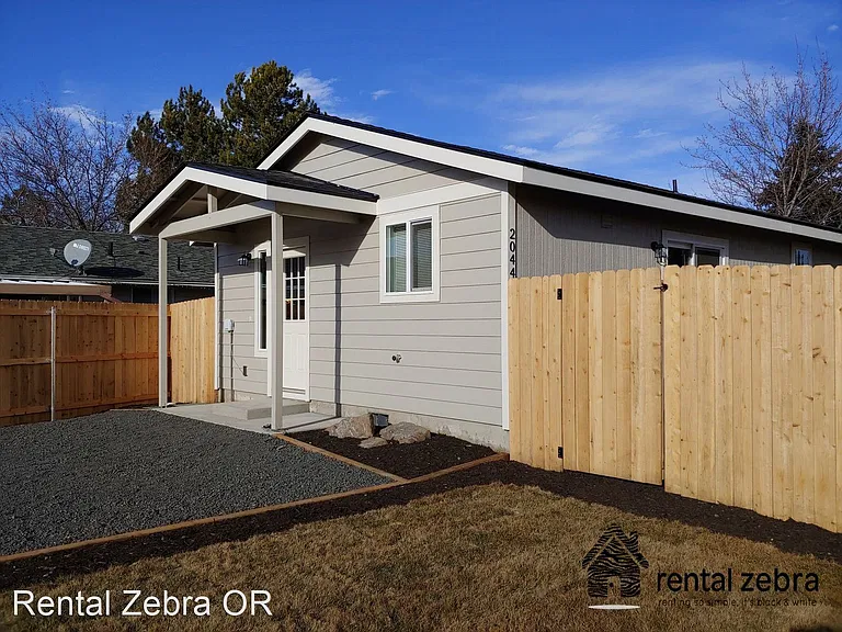 2-bedroom rental at 2044 Nw 11th St, Redmond, OR