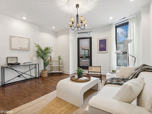2nd image of 1003 N Lasalle St #2