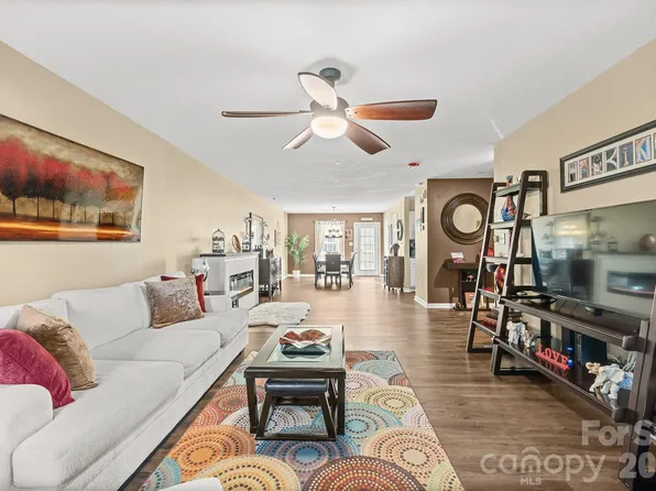 106 Locomotive Ln Unit 201, Mooresville, NC 28115