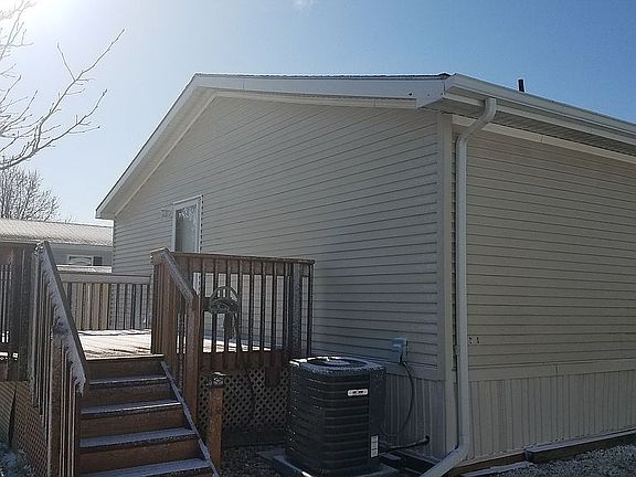 4th image of 139 Waterfront Dr
