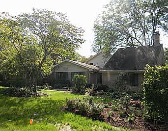 2nd image of 1S490 Hawthorne Ln