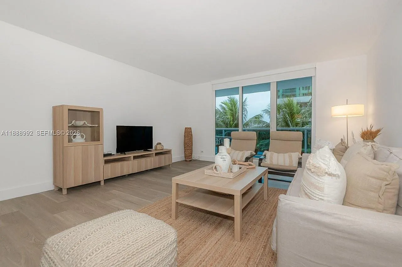 Roney Palace Condo — Photo 3