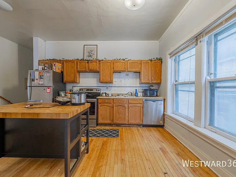 531 W Roscoe St #2R — Photo 1