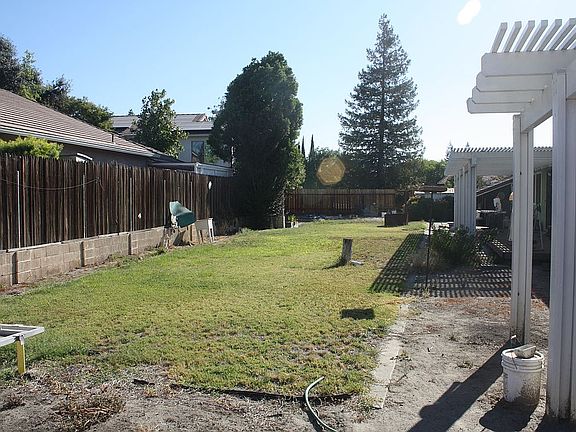 4th image of 1117 Stone Oak Dr