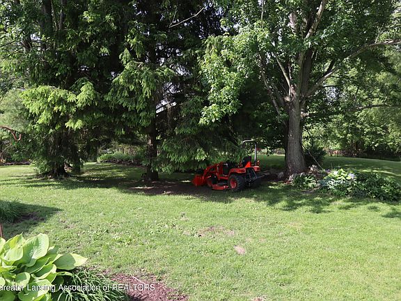 5th image of 2843 Spruce Rd