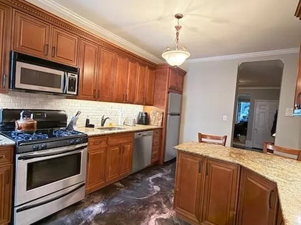 413 1st St APT 3R, Hoboken, NJ 07030