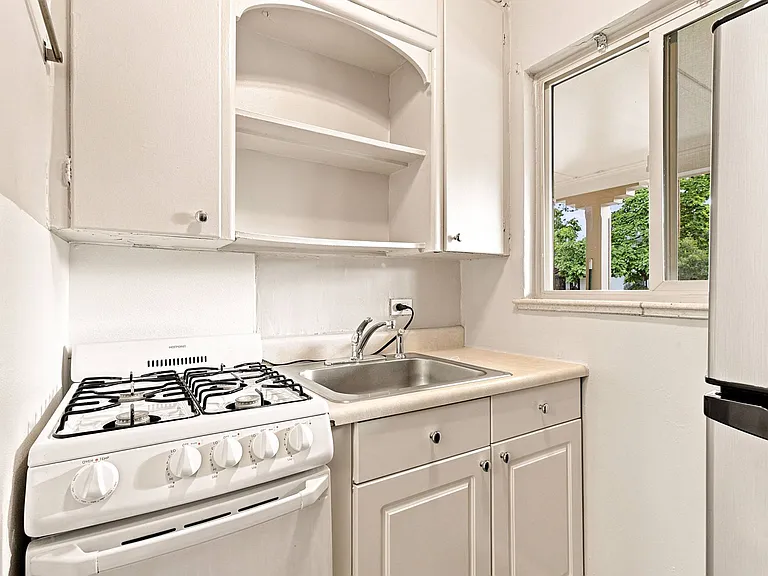 The Bethana Apartments — Photo 24
