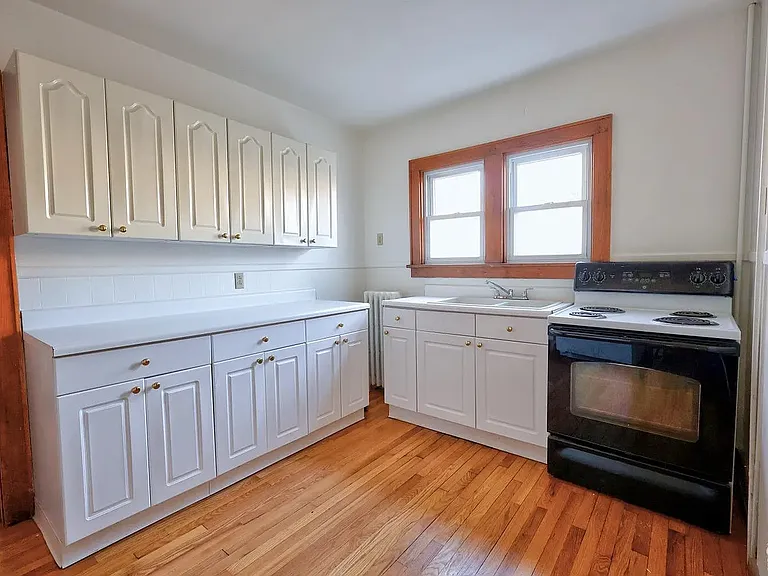 825 Union St #4 — Photo 3