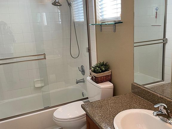 5th image of 1756 Essex St Unit 204