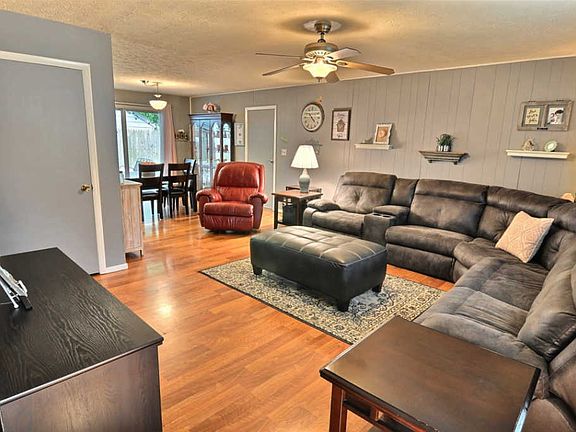 4th image of 1001 Linden Dr