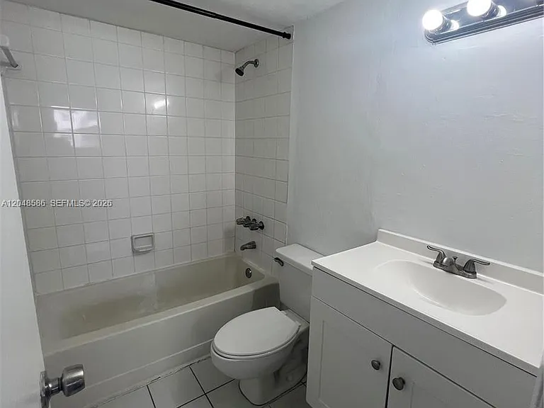 8145 NW 7th St #405 — Photo 9