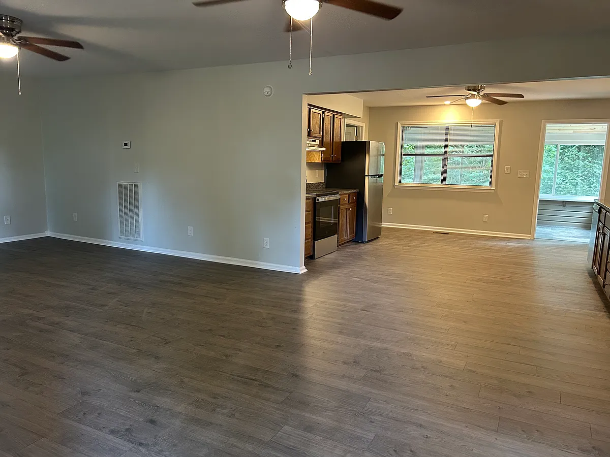 Building Photo - 600 Villard Dr #B