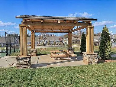 3715 Summer Haven Dr — Photo 22
