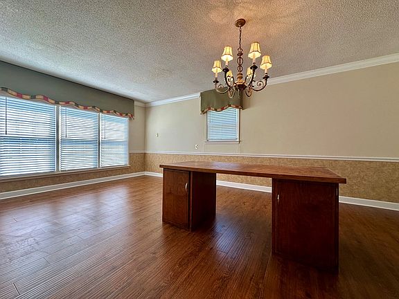 5th image of 205 Evergreen Dr