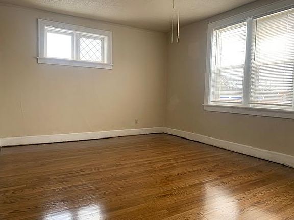 2nd image of 914 W Glen Flora Ave APT 201