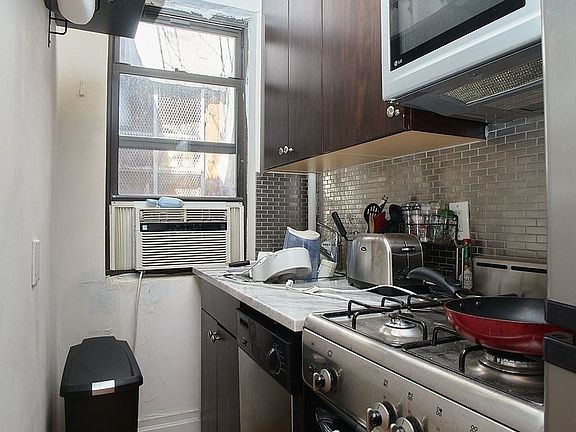 5th image of 267 E 10th St APT 15