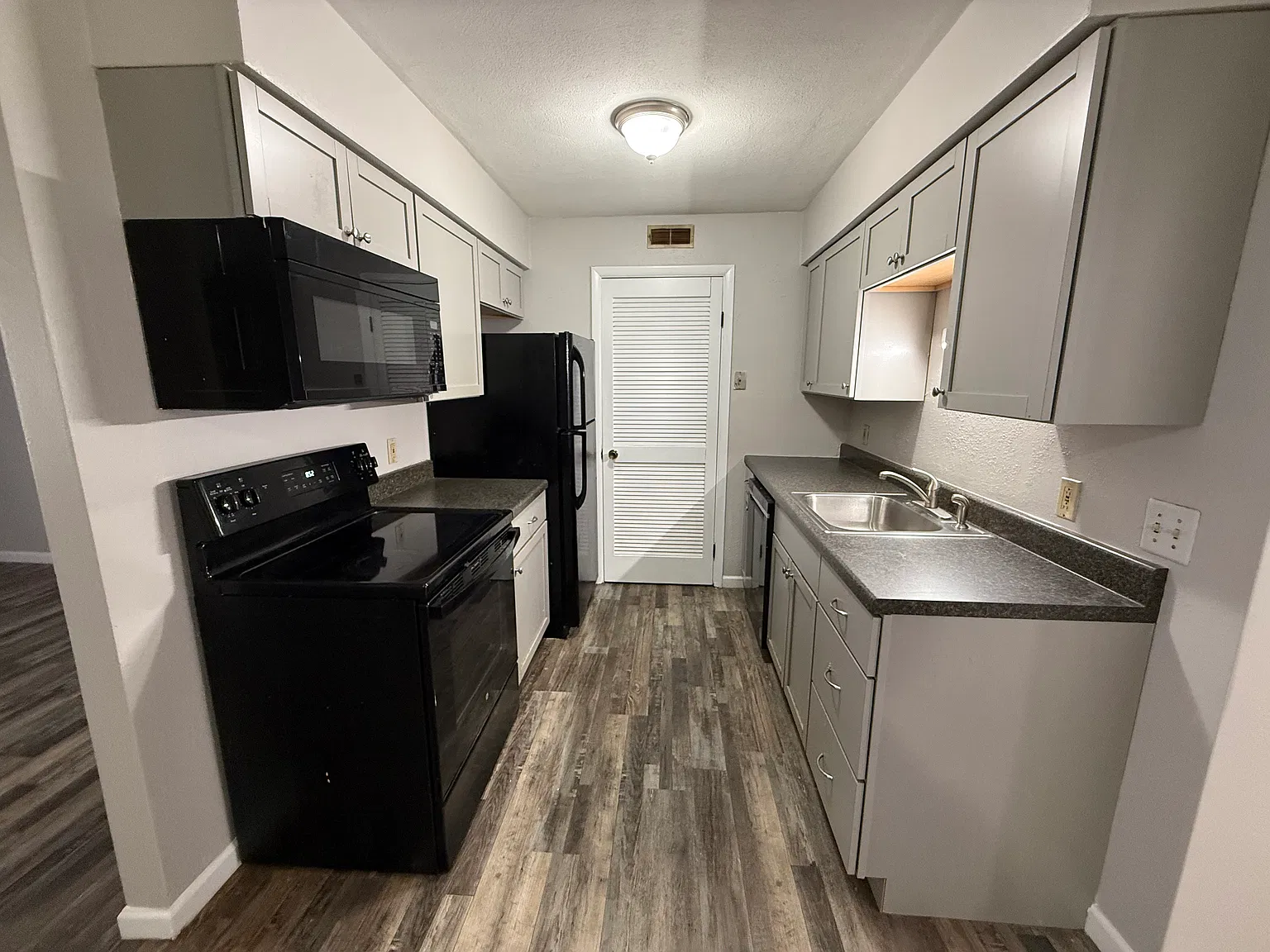 19 Nottingham Ln — Photo 4