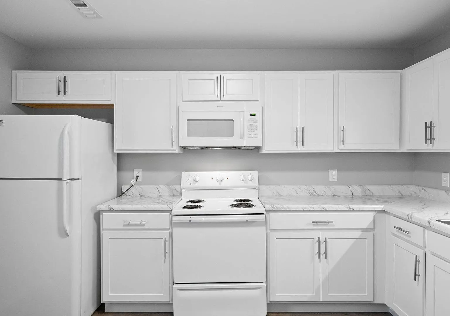 Peabody Dr - 358 — Photo 4