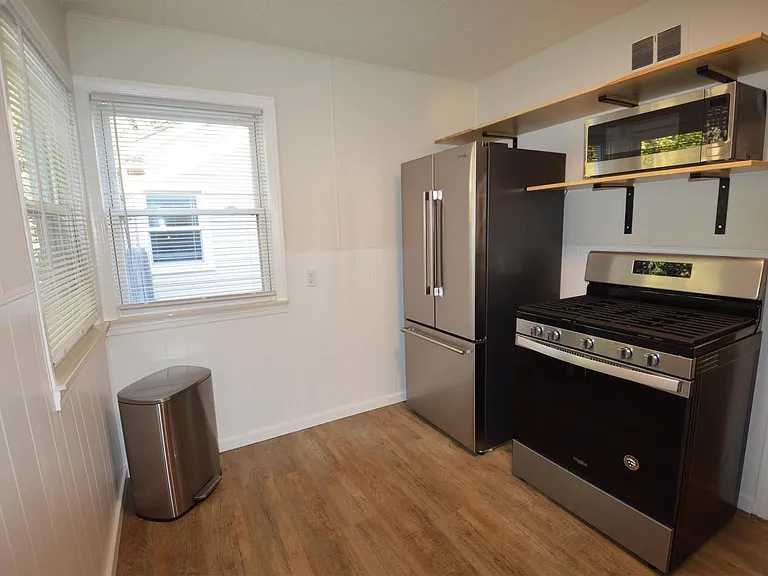 2335 Rowland Ave — Photo 16