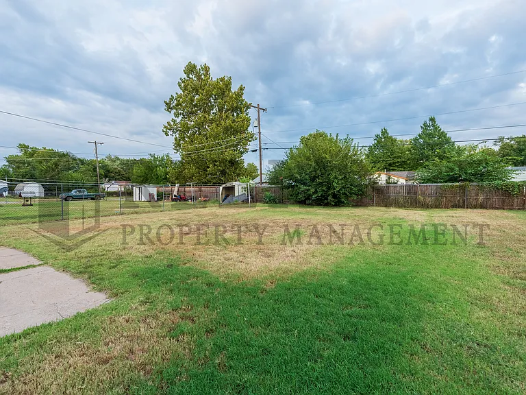 2310 S Vine St — Photo 7