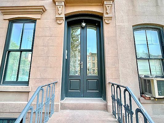 3rd image of 259 Carroll St #2