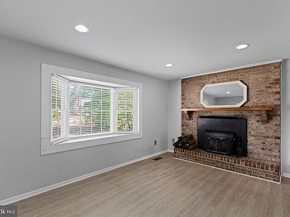 4th image of 31929 Bonhill Dr