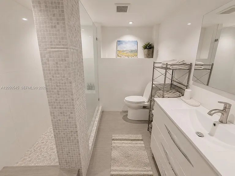 555 NE 15th St #T6 — Photo 25