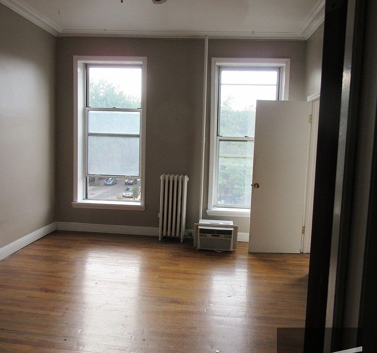 1st image of 75 4th Ave #3