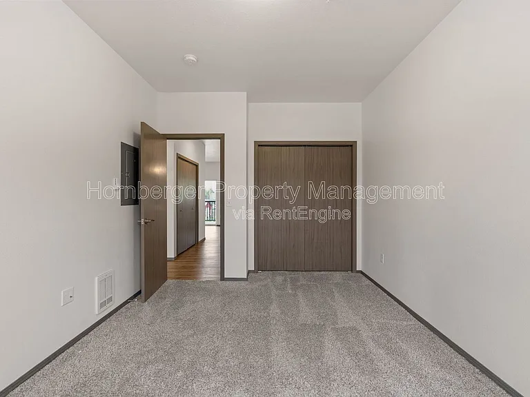 4th Ave Apartments — Photo 8