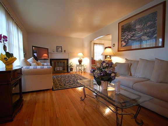 4th image of 18008 E Park Dr