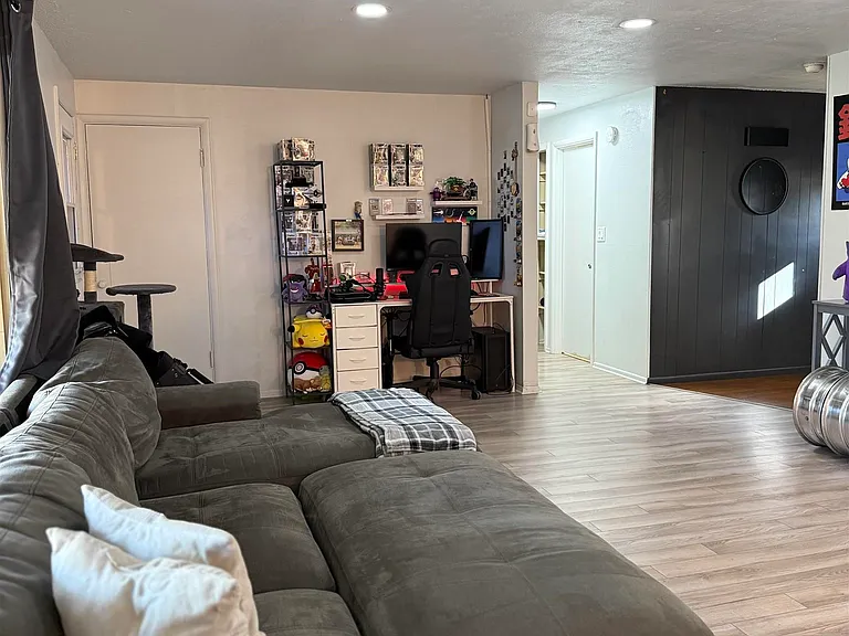 1326 W 4th Ave — Photo 5