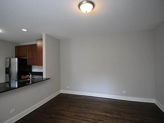3rd image of 4008-10 N Hamlin Ave #2S