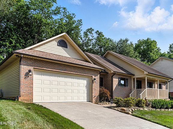 5th image of 8808 Cedar Springs Ln