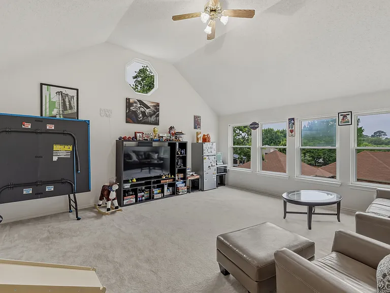 7612 Oak Knoll Dr — Photo 24