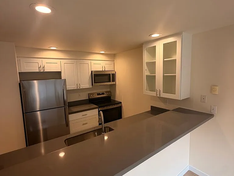 Madrona Court — Photo 26