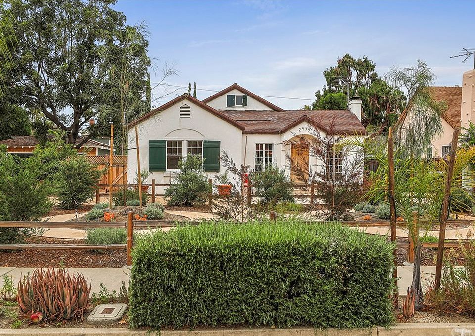 1st image of 2439 N Heliotrope Dr