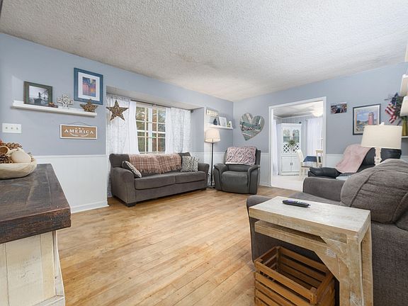 3rd image of 522 Edgell St