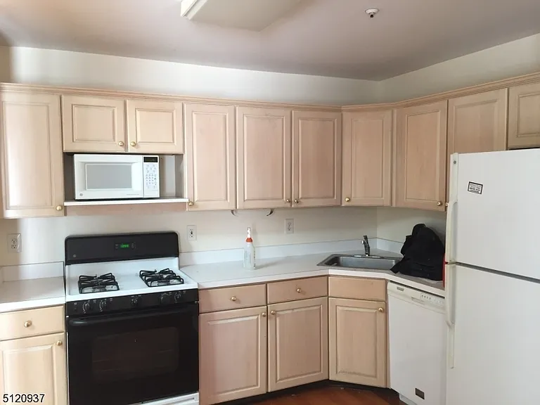 186 Potomac Dr — Photo 4