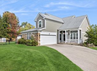 10 Barrington Ct, Lake In The Hills, IL 60156