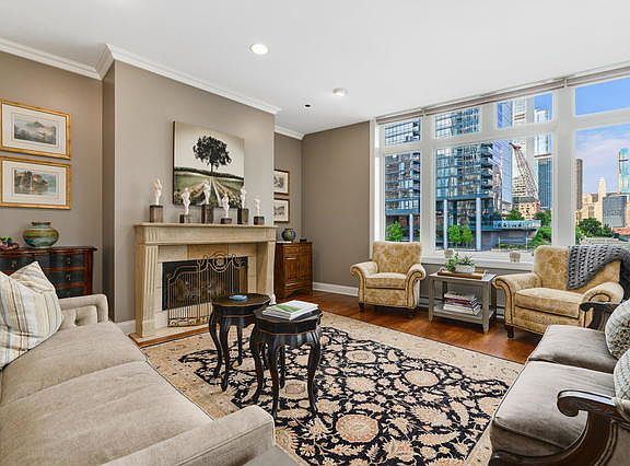 4th image of 333 N Canal St #104
