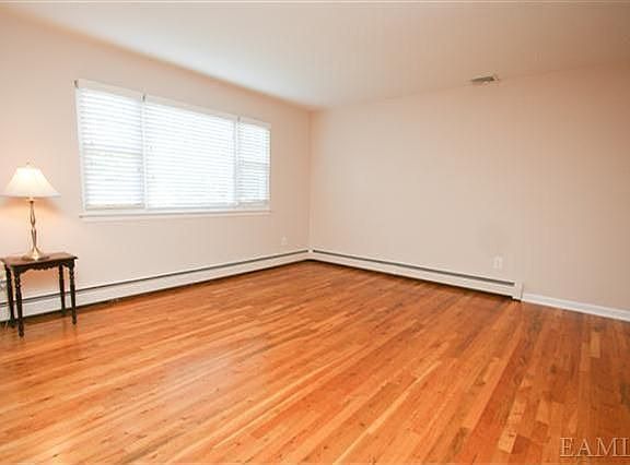 2nd image of 3125 Poplar St